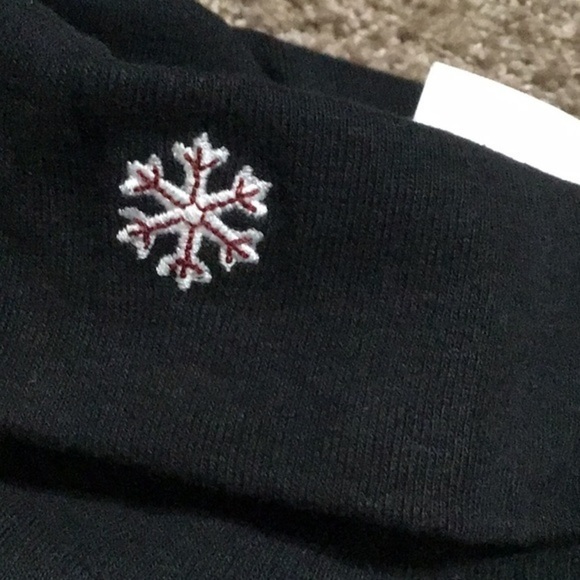 🆕Women’s Disney store turtleneck in black - Picture 2 of 4